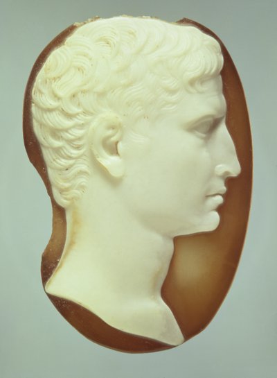 アウグストゥス帝（紀元前63-14年）を描いたカメオ（サードニクス） 作： Roman